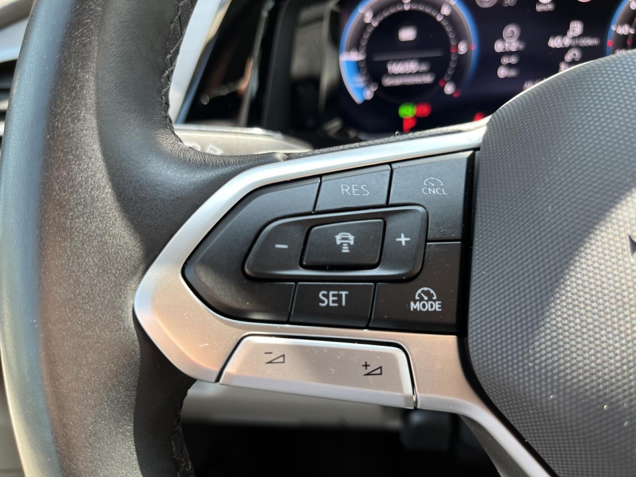 Multivan T7 2,0 TDI DSG Life LÜ (IQLight+AHK+Standhzg.)