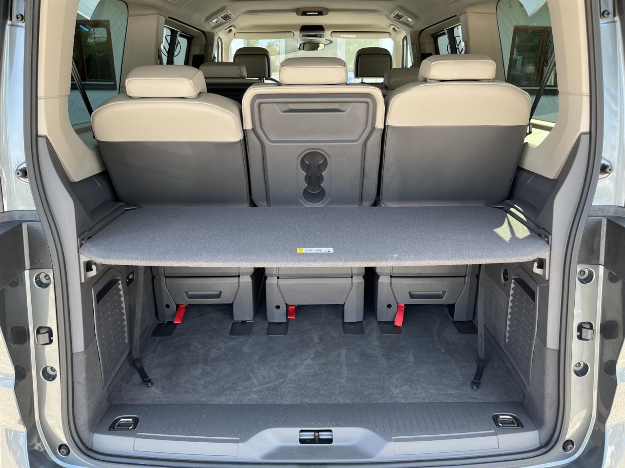 Multivan T7 2,0 TDI DSG Life LÜ (IQLight+AHK+Standhzg.)