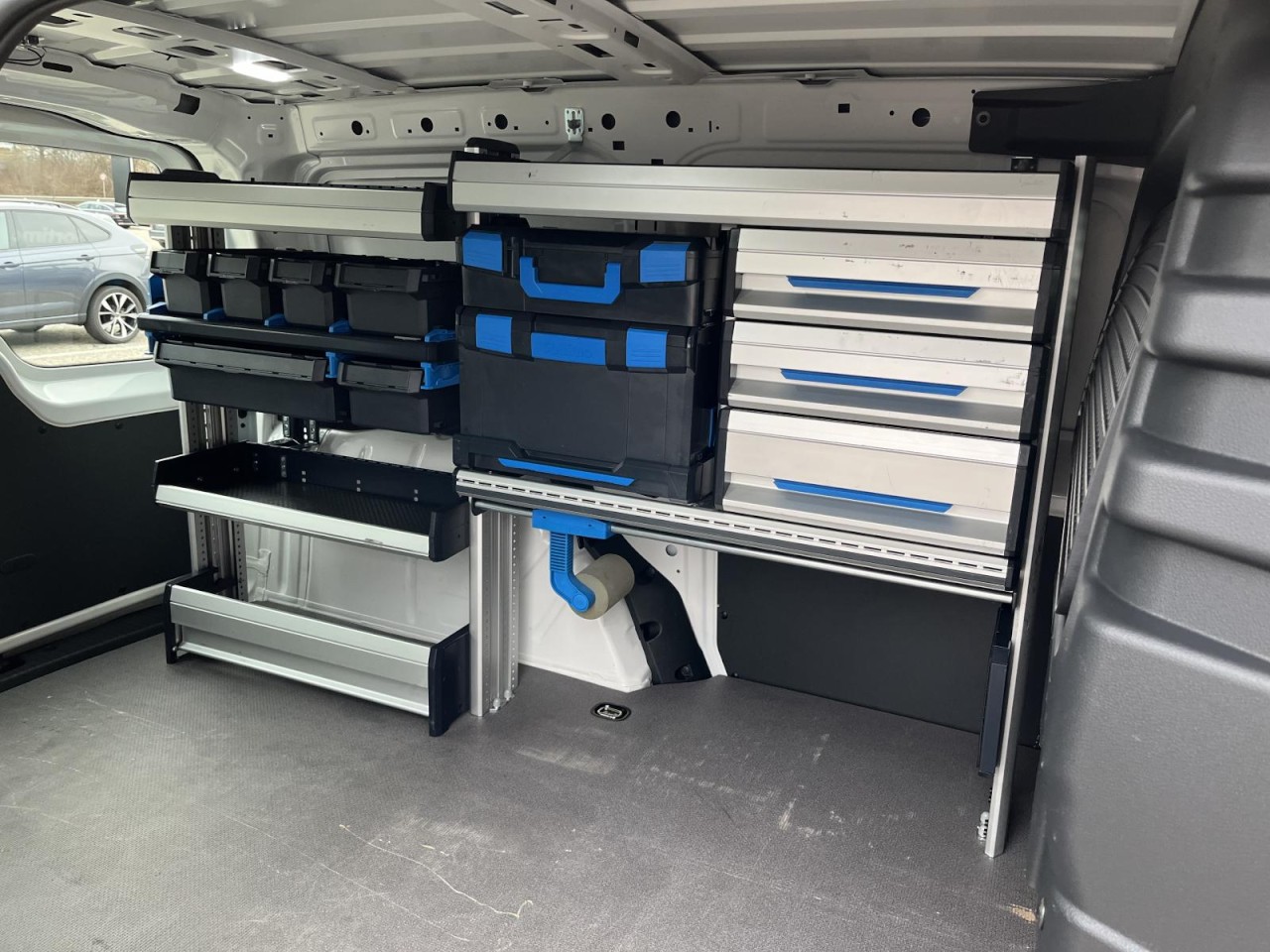 Caddy Maxi Commerce Cargo 2,0 TDI (AHK+Klima+Sortimo-Regal)