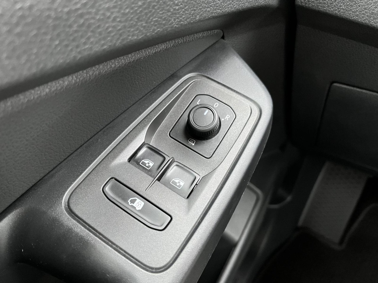 Caddy Maxi Commerce Cargo 2,0 TDI (AHK+Klima+Sortimo-Regal)