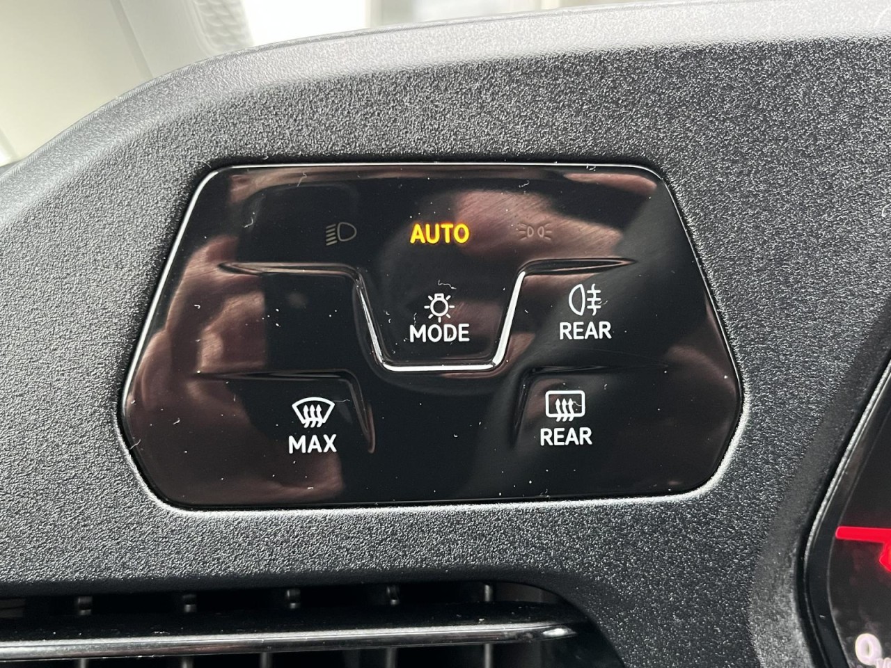 Caddy Maxi Commerce Cargo 2,0 TDI (AHK+Klima+Sortimo-Regal)