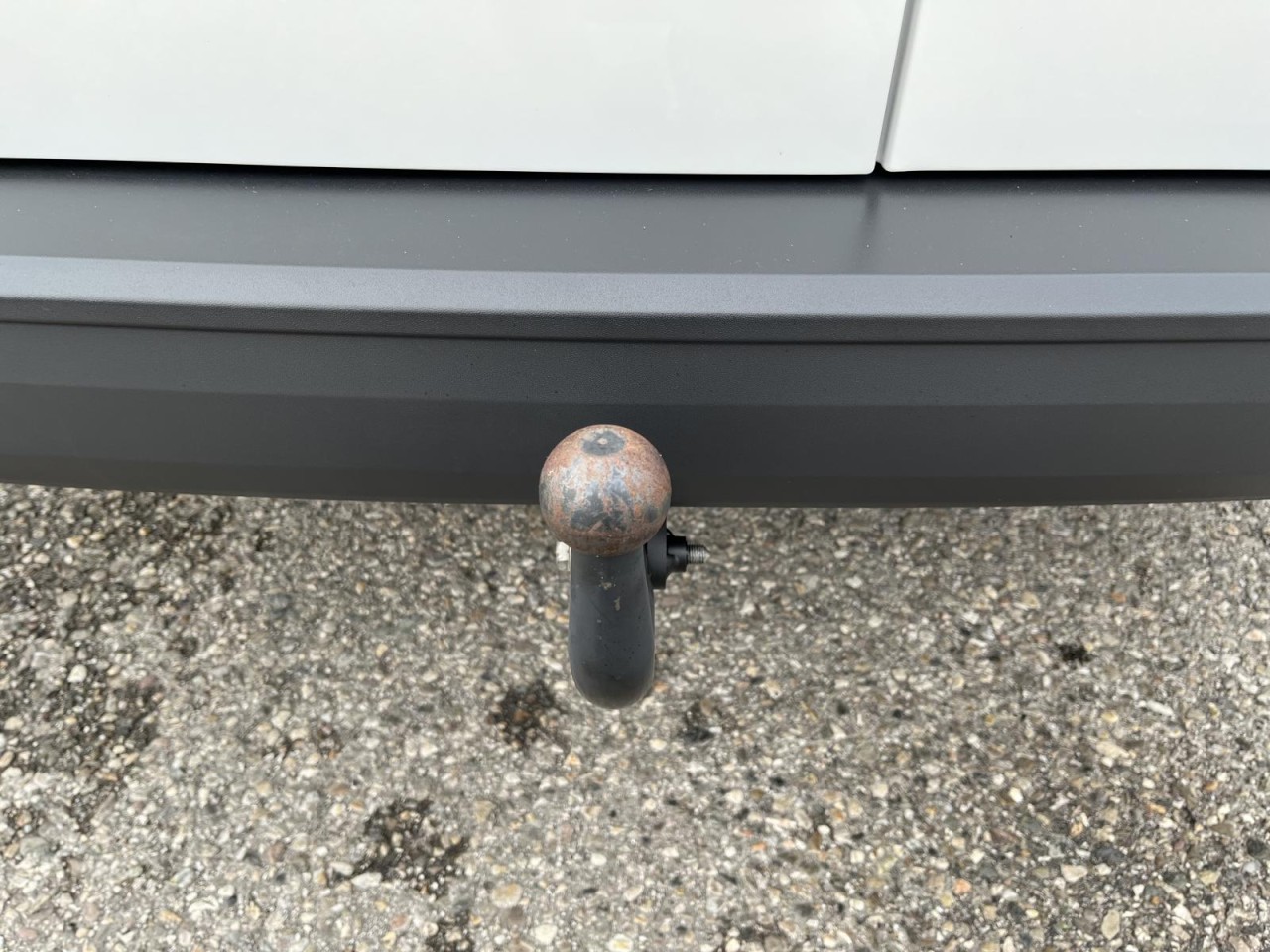 Caddy Maxi Commerce Cargo 2,0 TDI (AHK+Klima+Sortimo-Regal)