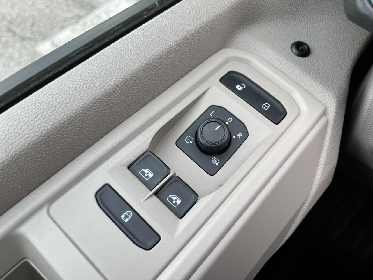 Multivan T7 2,0 TDI DSG KÜ (LED+Navi+RearView)