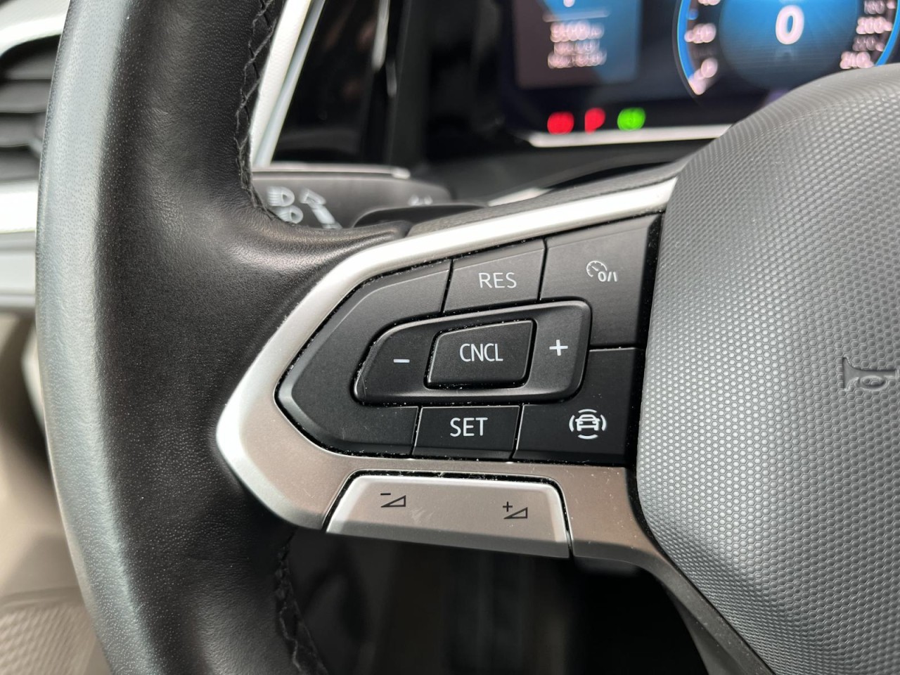 Multivan T7 2,0 TDI DSG KÜ (LED+Navi+RearView)