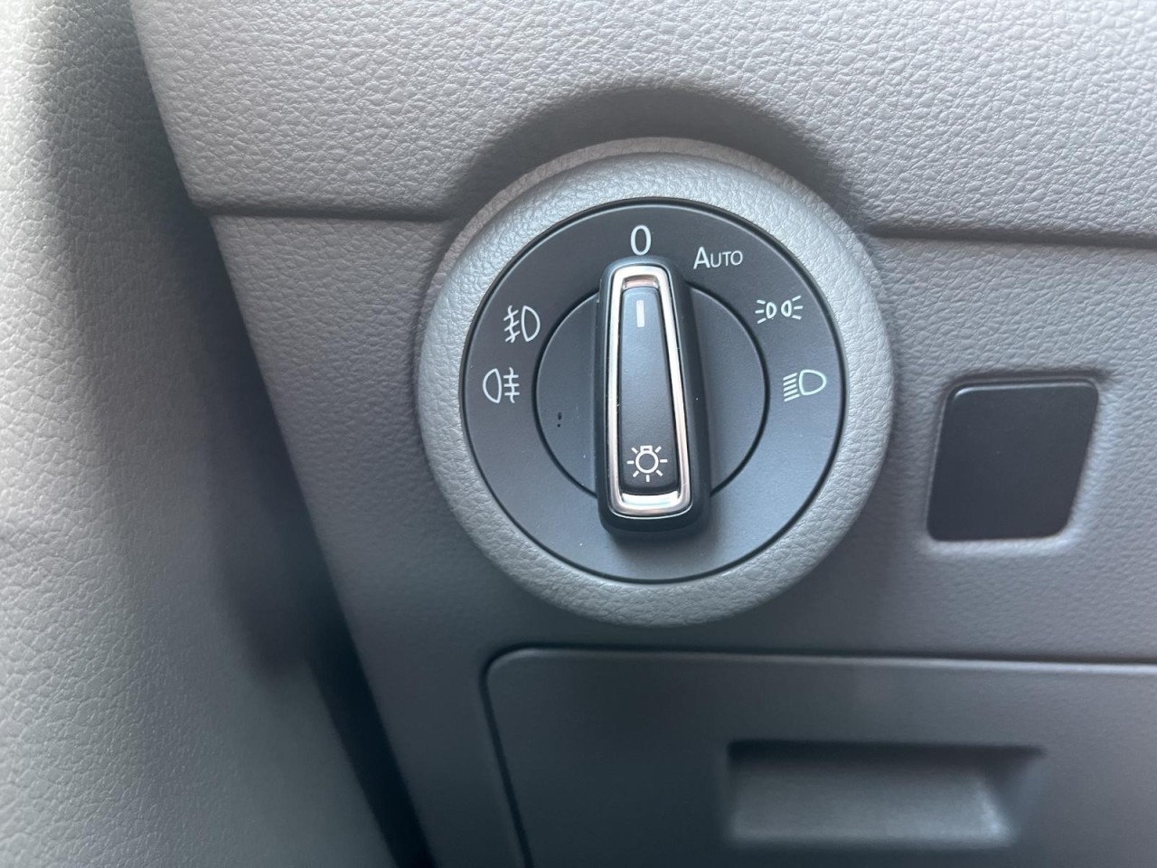 Transporter T6.1 Kasten LR 2,0 TDI DSG (Klima+LED+Navi+RearView)