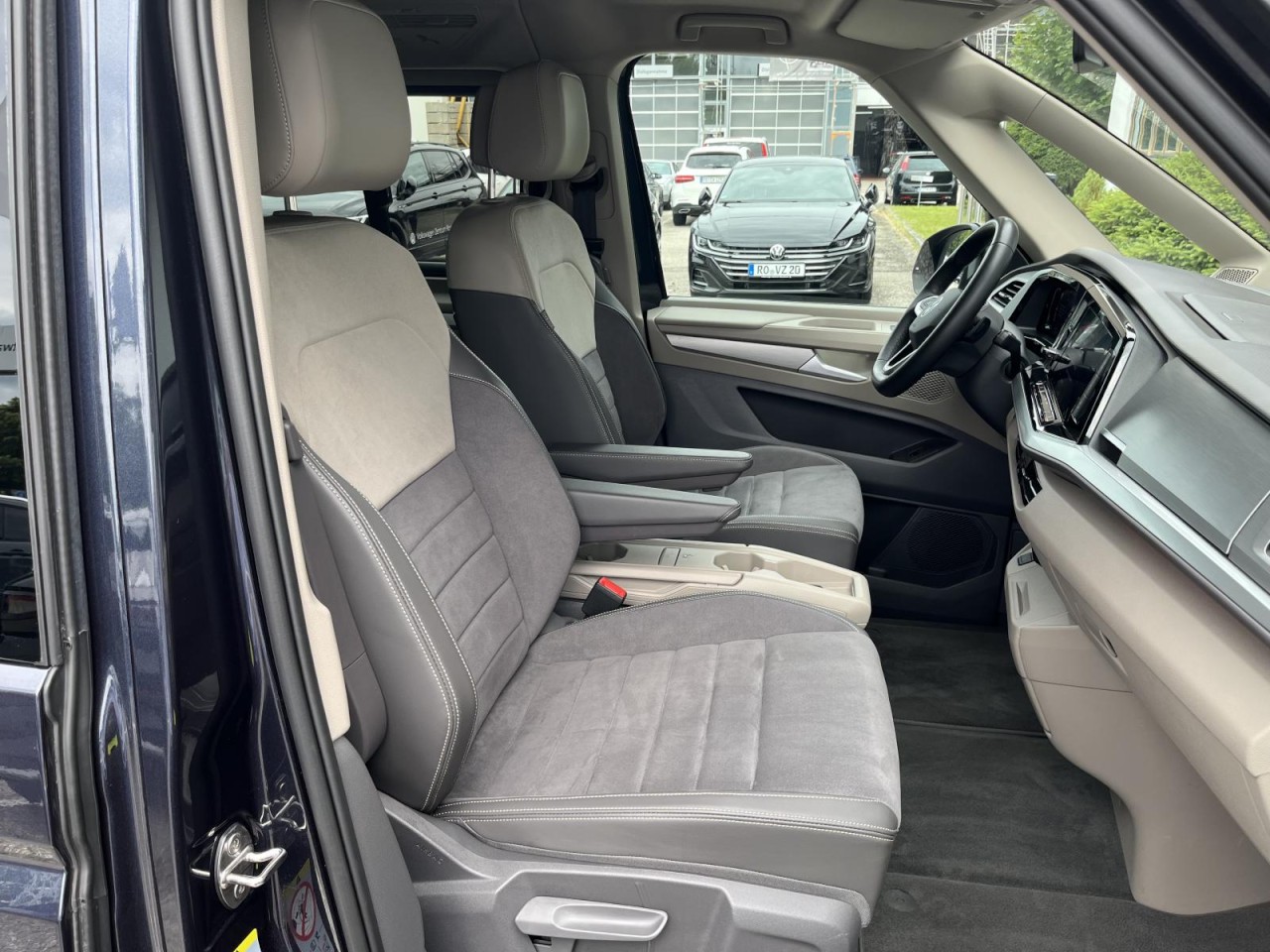Multivan T7 2,0 TDI DSG Life KÜ (IQ.Light+AHK+Standhzg.)