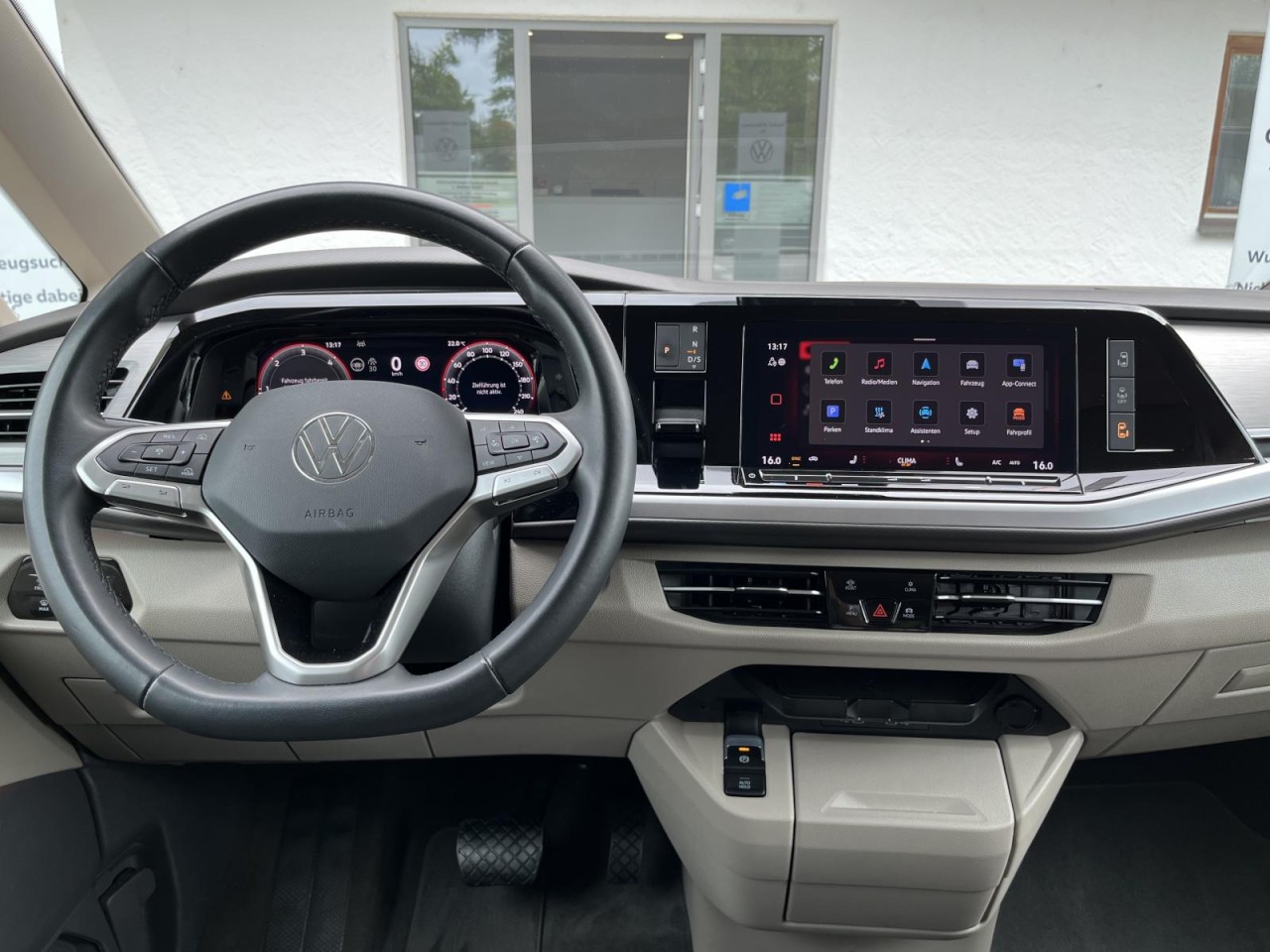 Multivan T7 2,0 TDI DSG Life KÜ (IQ.Light+AHK+Standhzg.)