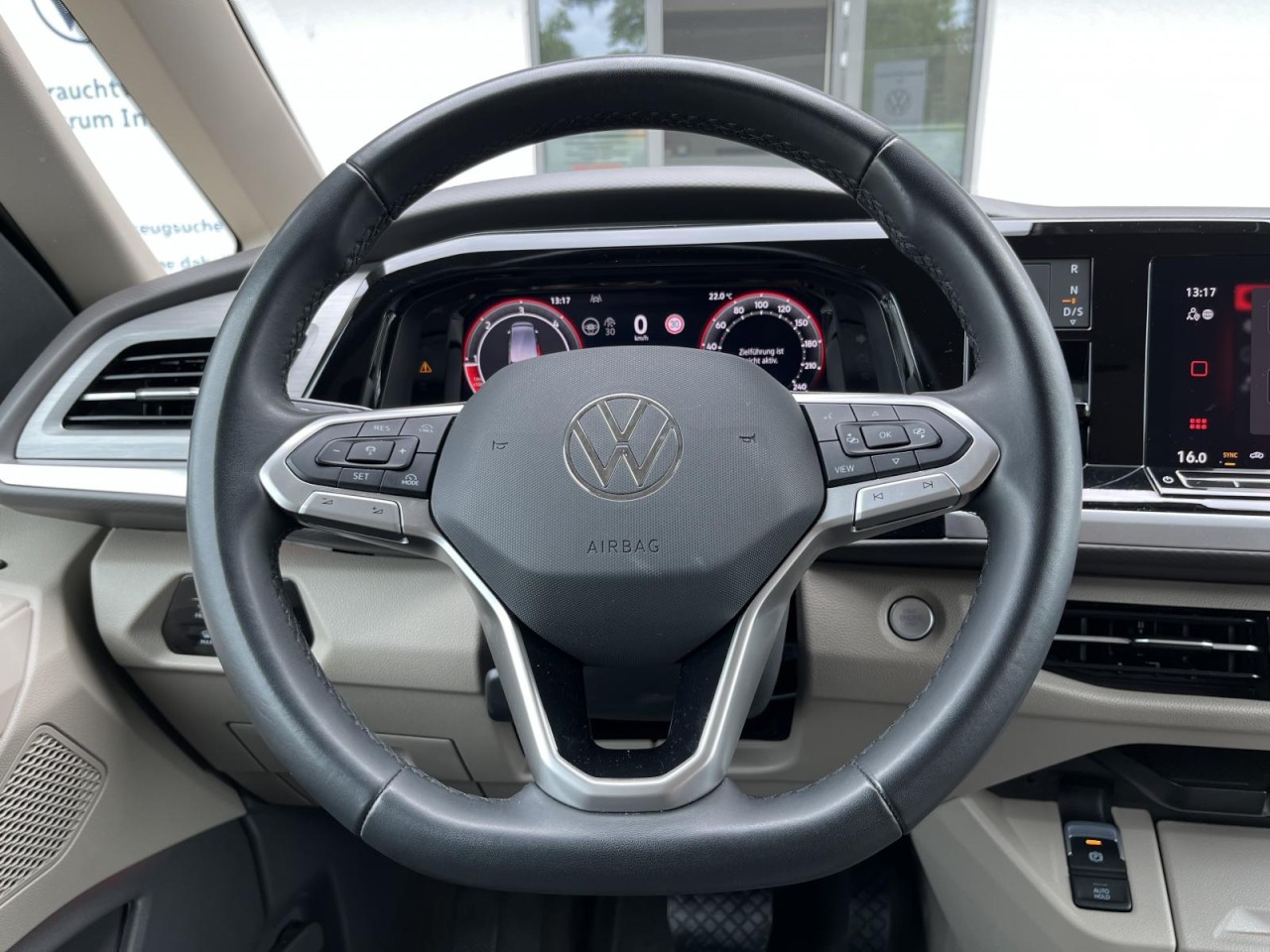 Multivan T7 2,0 TDI DSG Life KÜ (IQ.Light+AHK+Standhzg.)