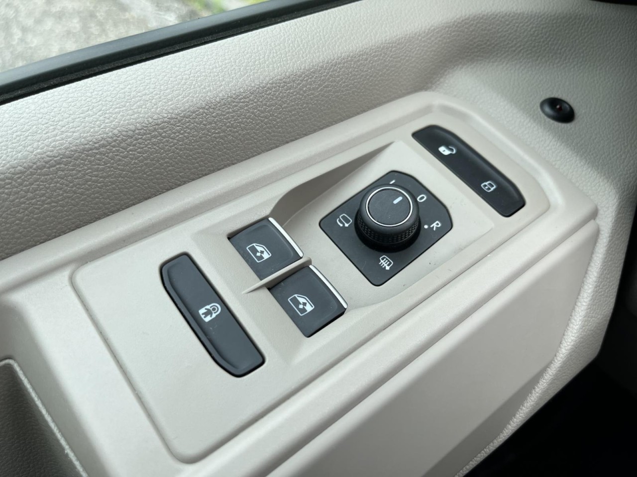 Multivan T7 2,0 TDI DSG Life KÜ (IQ.Light+AHK+Standhzg.)