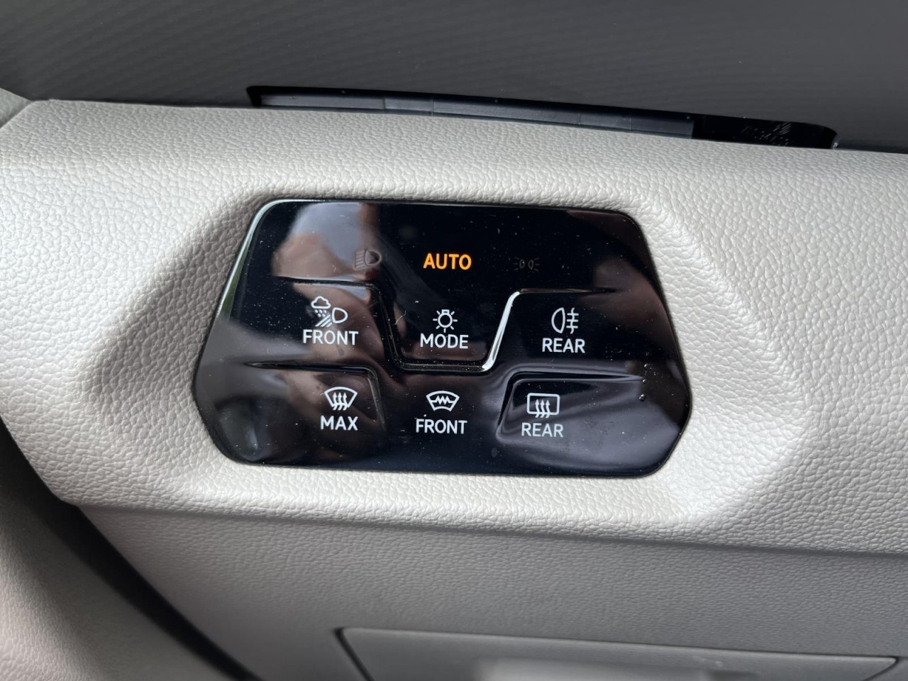 Multivan T7 2,0 TDI DSG Life KÜ (IQ.Light+AHK+Standhzg.)