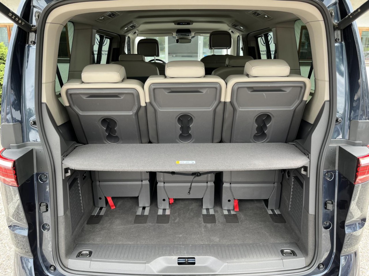 Multivan T7 2,0 TDI DSG Life KÜ (IQ.Light+AHK+Standhzg.)