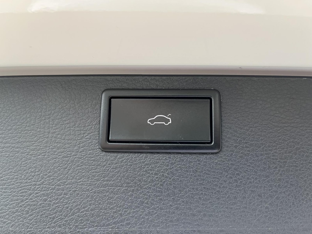 Multivan T6.1 Highline 2,0 TDI DSG 4Motion (AHK+LED+Standhzg.)