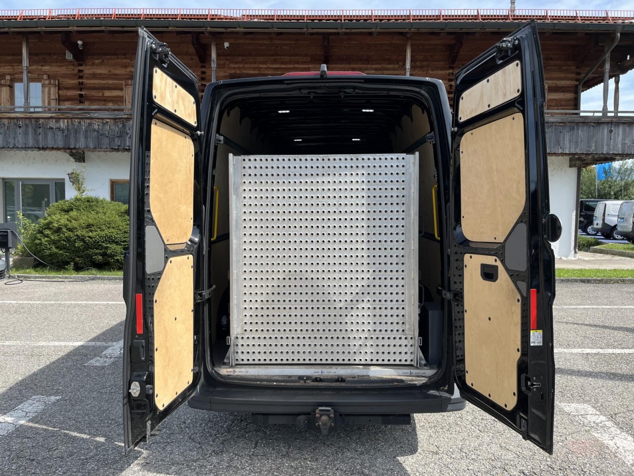 Crafter Kasten LR HD 2,0 TDI (Laderampe+AHK+Standhzg.)