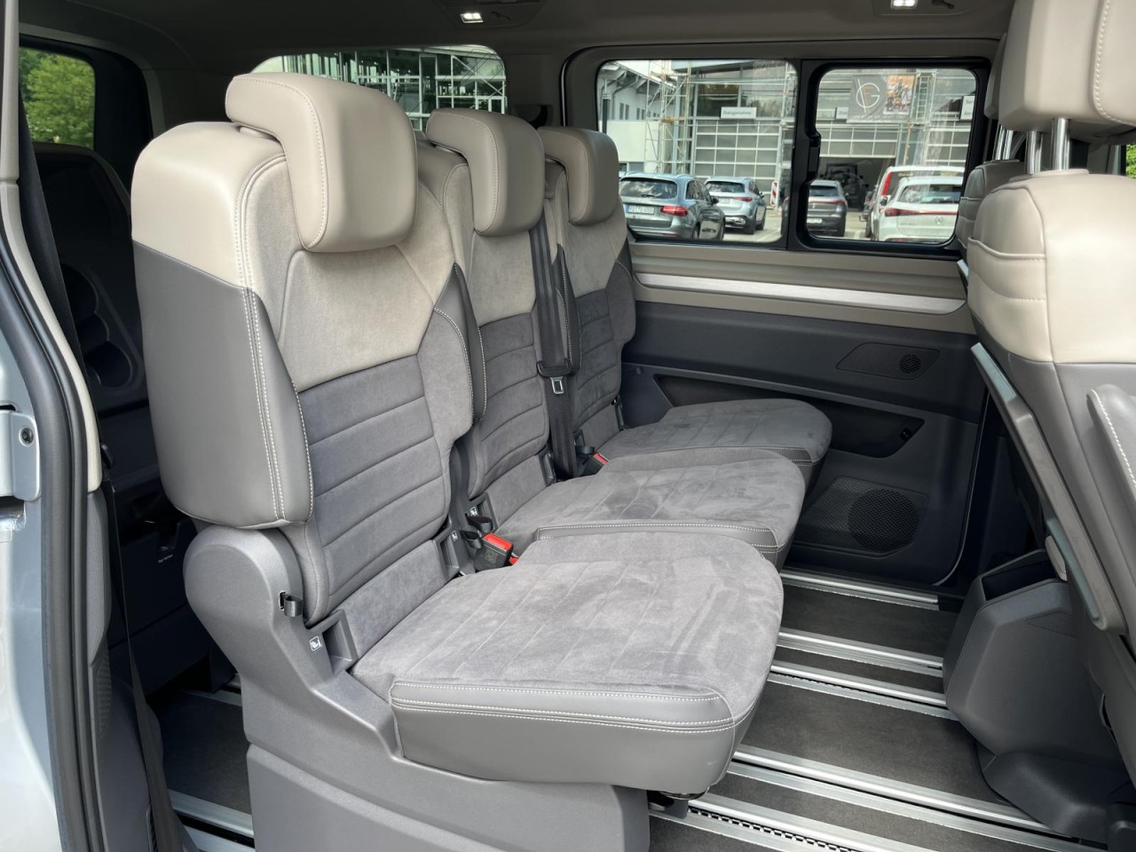 Multivan LÜ 2,0 TDI DSG (IQ.Light+Navi+Standhzg.)