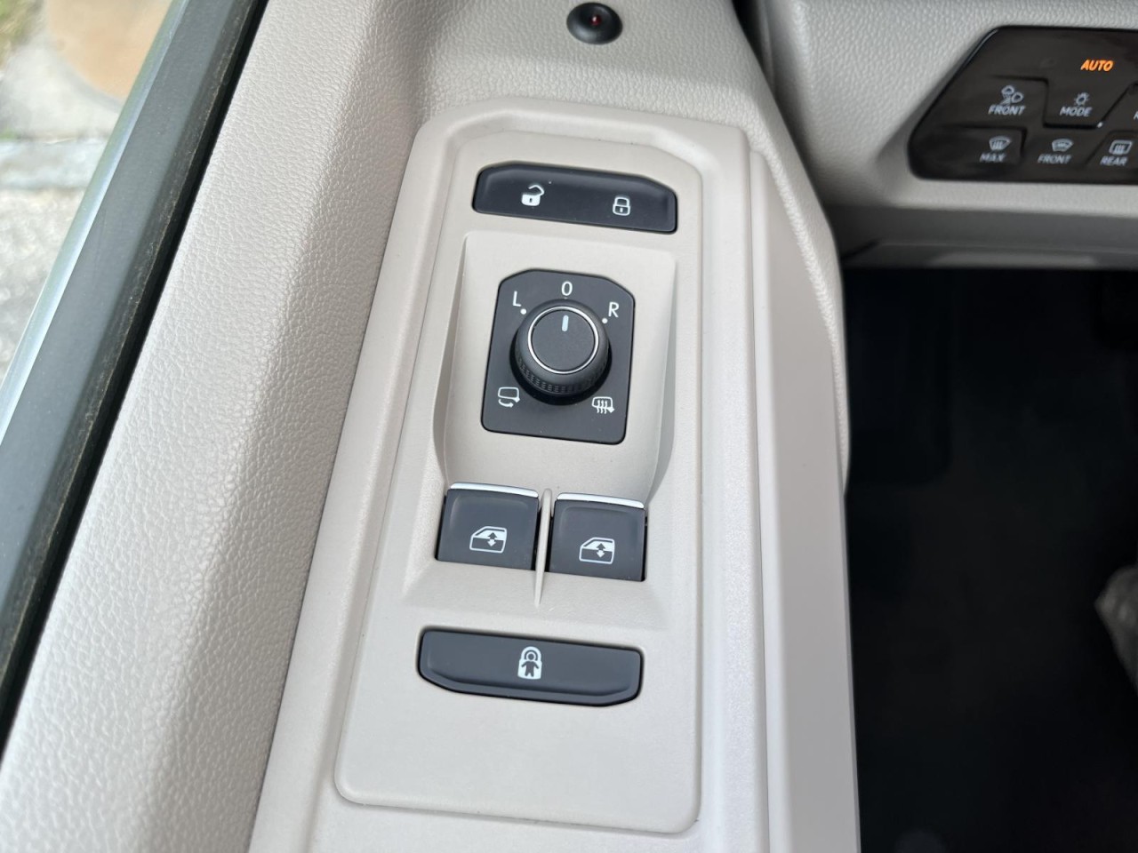 Multivan LÜ 2,0 TDI DSG (IQ.Light+Navi+Standhzg.)