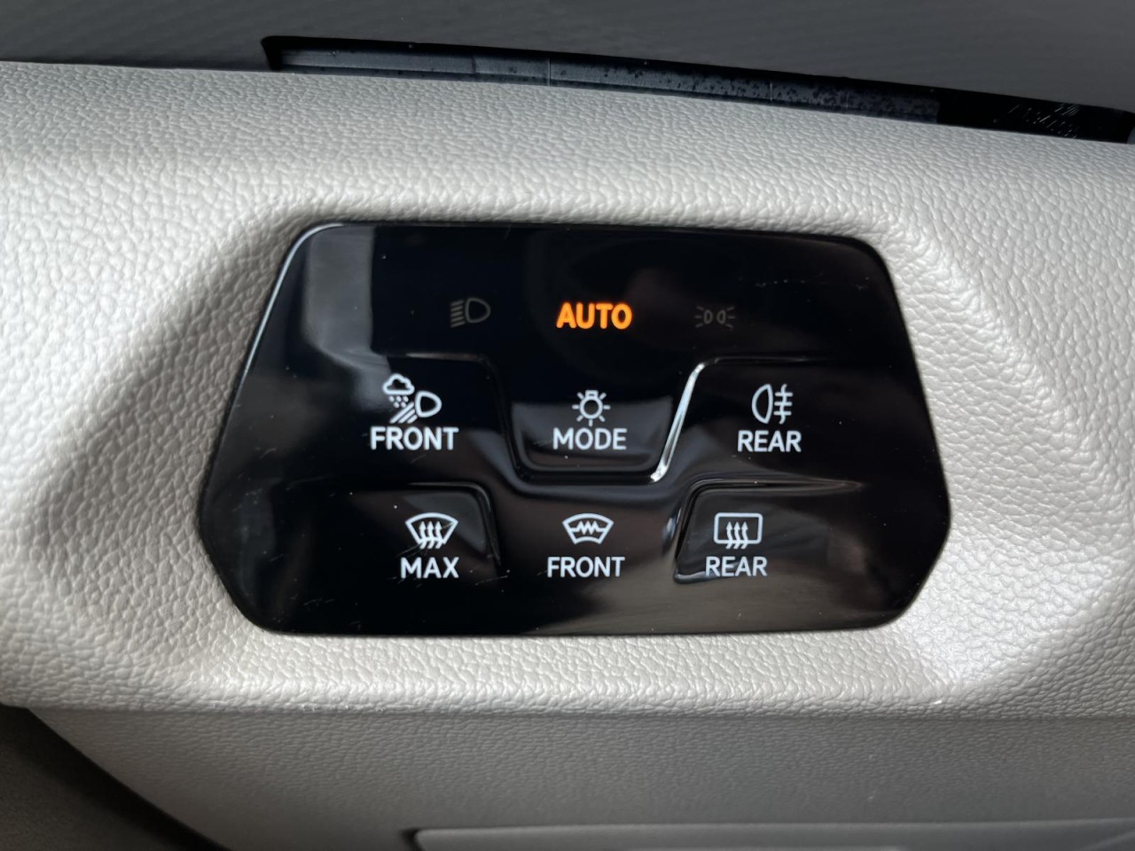 Multivan LÜ 2,0 TDI DSG (IQ.Light+Navi+Standhzg.)