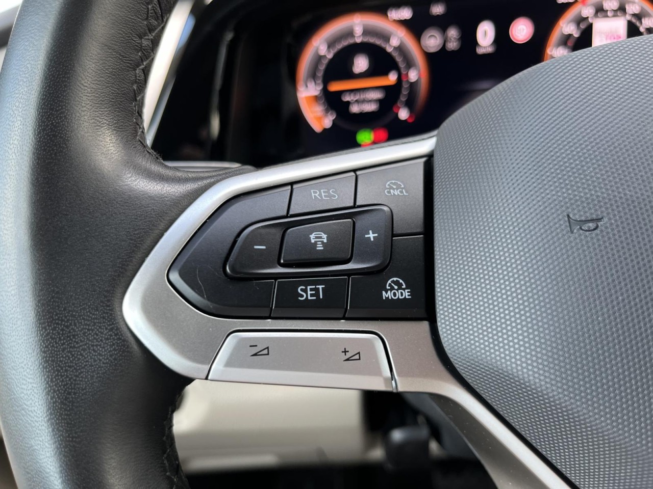 Multivan LÜ 2,0 TDI DSG (IQ.Light+Navi+Standhzg.)