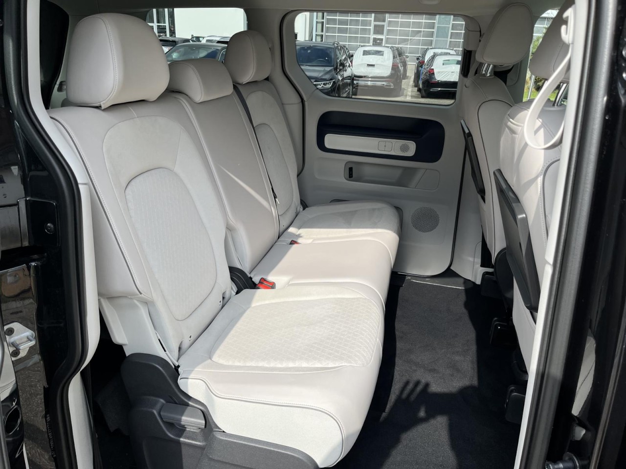 ID.Buzz ID Buzz Pro 150 kw CCS KR (AHK+IQ-Light+Navi)