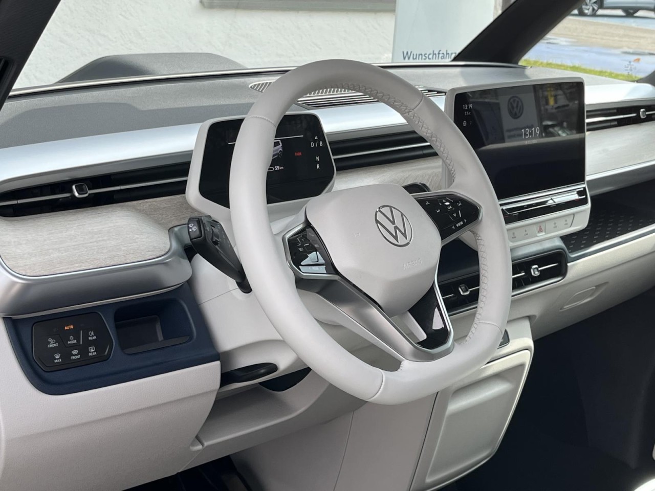 ID.Buzz ID Buzz Pro 150 kw CCS KR (AHK+IQ-Light+Navi)