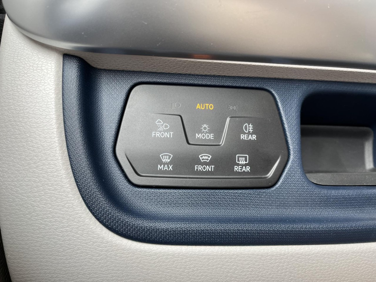 ID.Buzz ID Buzz Pro 150 kw CCS KR (AHK+IQ-Light+Navi)