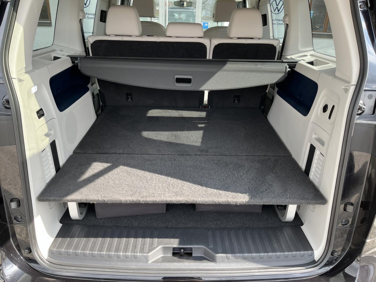 ID.Buzz ID Buzz Pro 150 kw CCS KR (AHK+IQ-Light+Navi)