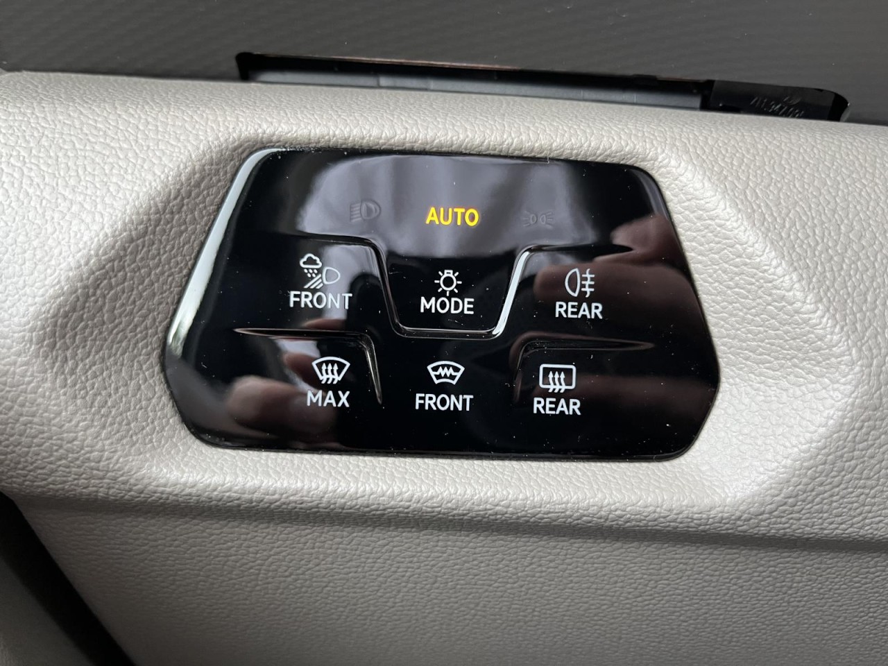 Multivan T7 KÜ 2,0 TDI DSG Life (IQ.Light+AHK+Sitzhzg.)