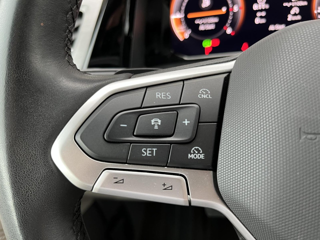 Multivan T7 KÜ 2,0 TDI DSG Life (IQ.Light+AHK+Sitzhzg.)