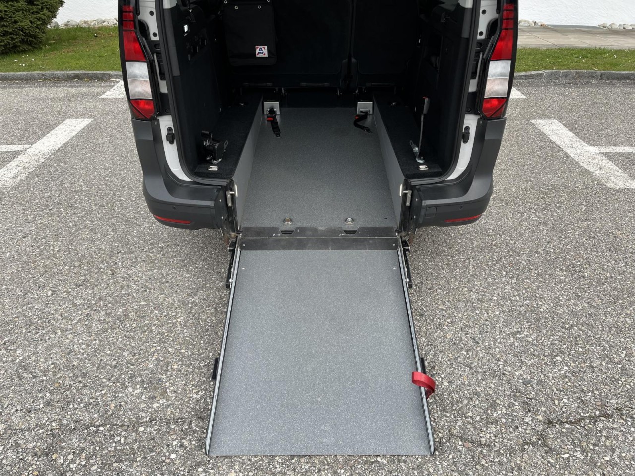 Caddy Maxi 1,5 TSI AMF-Rollstuhltransport (PDC+Klima)