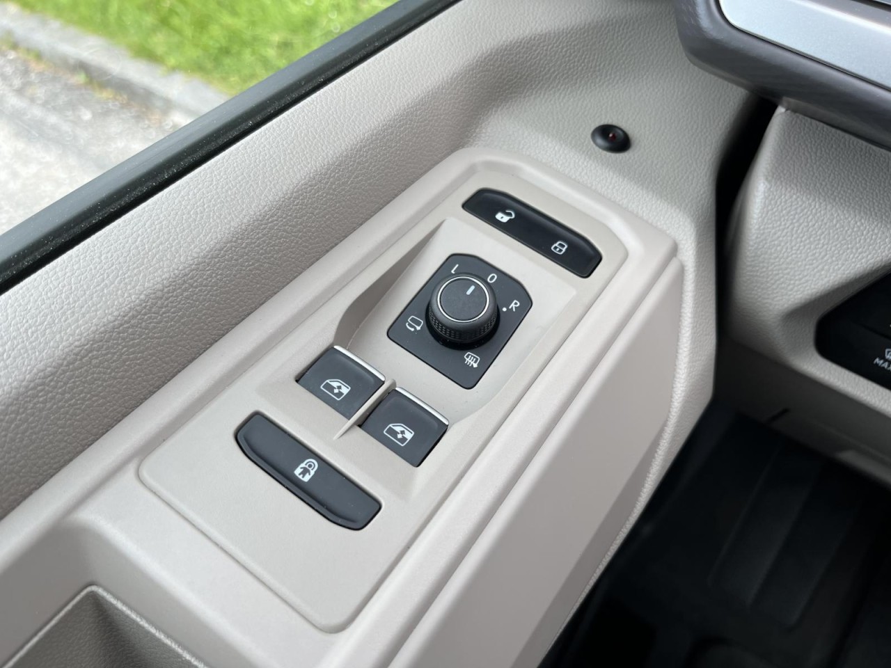 Multivan T7 Life KÜ 2,0 TDI DSG (IQ.Light+Sithzg.+AHK)