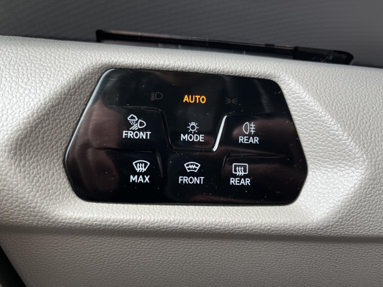 Multivan T7 Life KÜ 2,0 TDI DSG (IQ.Light+Sithzg.+AHK)