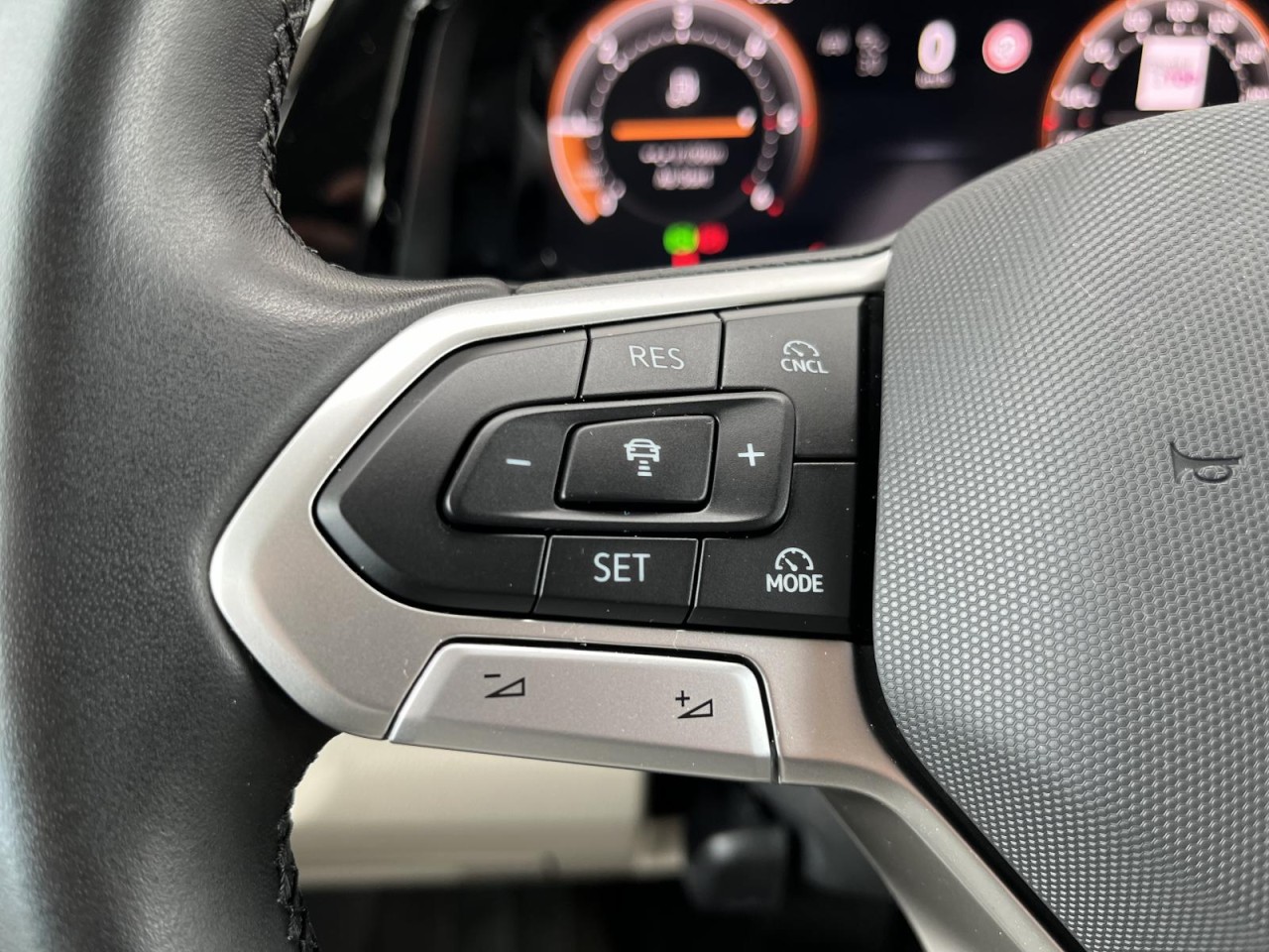 Multivan T7 Life KÜ 2,0 TDI DSG (IQ.Light+Sithzg.+AHK)