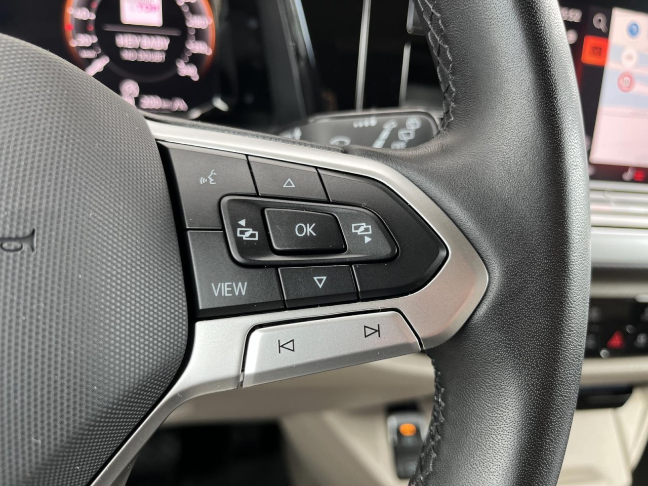 Multivan T7 Life KÜ 2,0 TDI DSG (IQ.Light+Sithzg.+AHK)