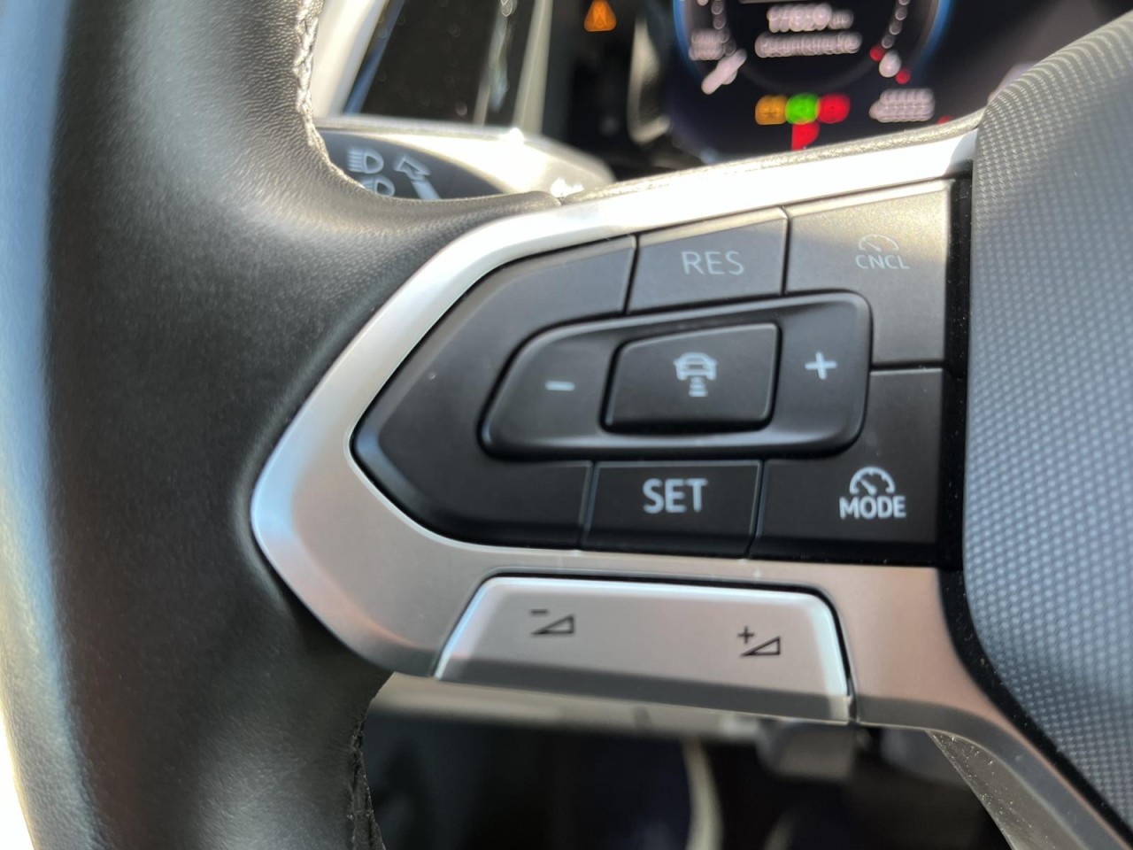 Multivan T7 Life KÜ 2,0 TDI DSG (LED+Navi+Standhzg.+AHK)