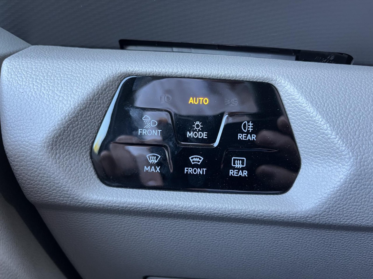 Multivan T7 2,0 TDI DSG Life LÜ (IQLight+Standhzg.+AHK)