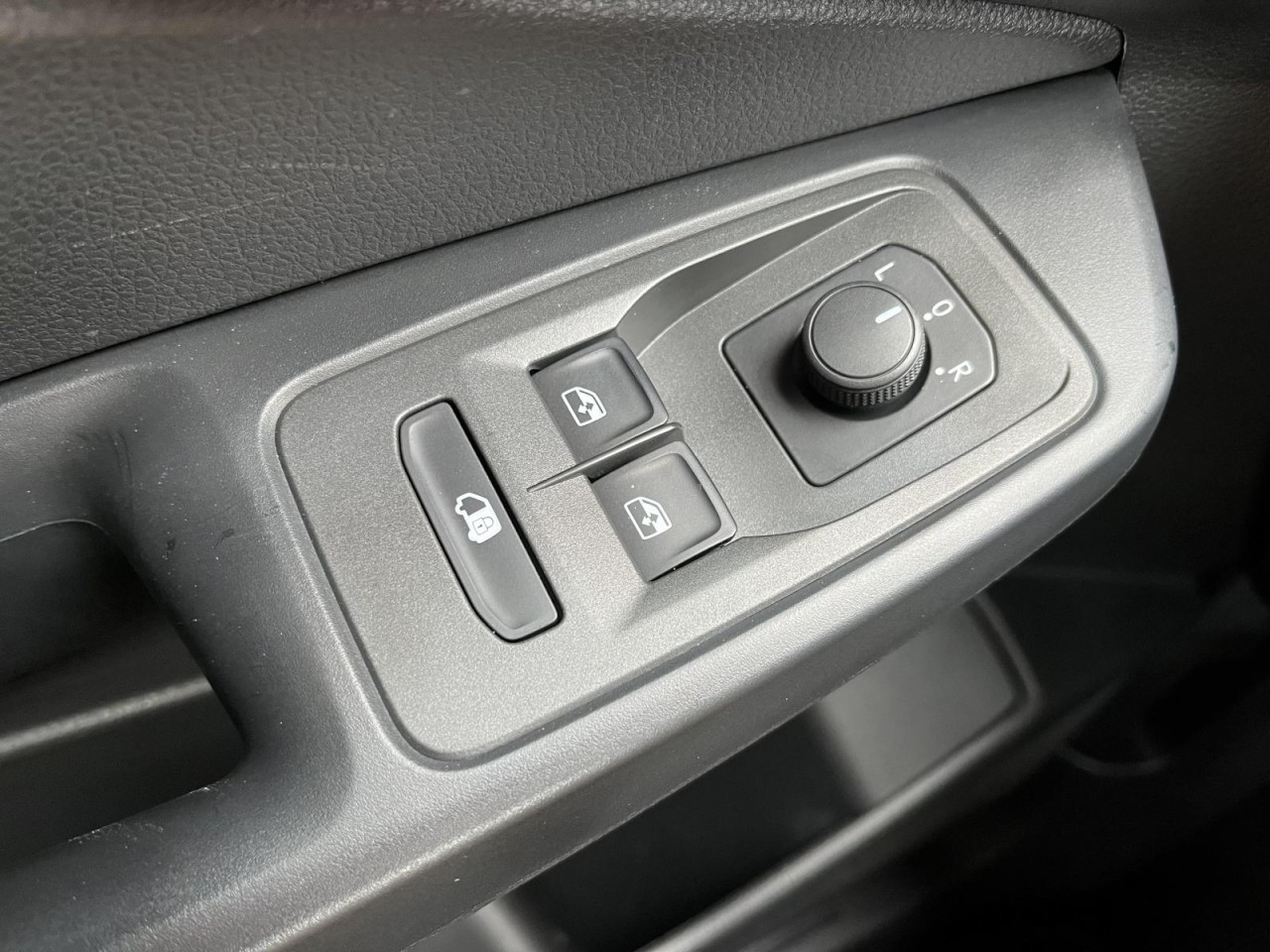 Caddy Maxi Cargo 2,0 TDI (AHK+Klima+Navi+RearView)