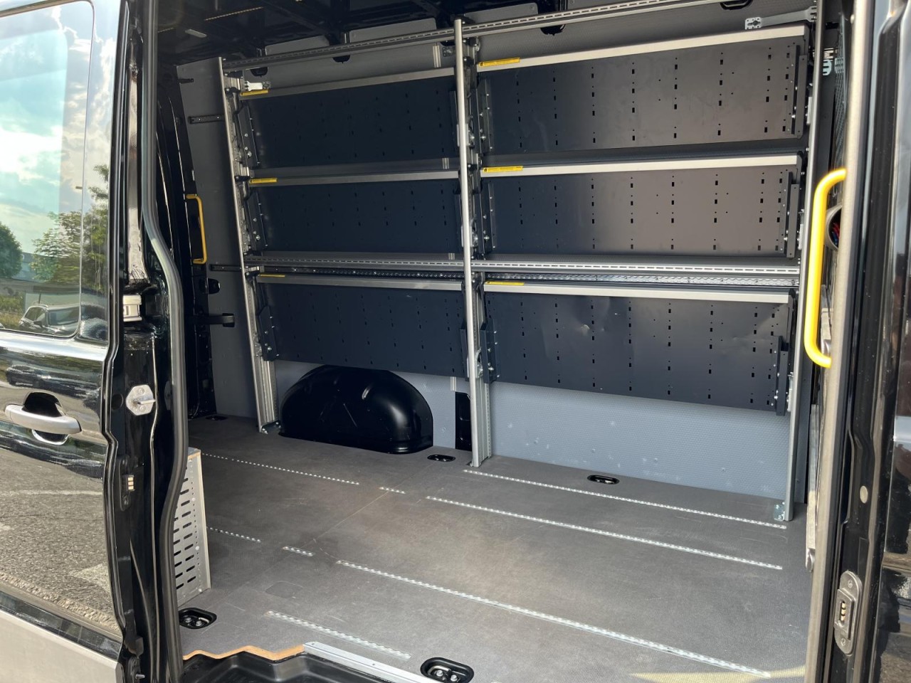 Crafter 35 Kasten MR HD 2,0 TDI (Sitzhzg.+AHK+RearView)