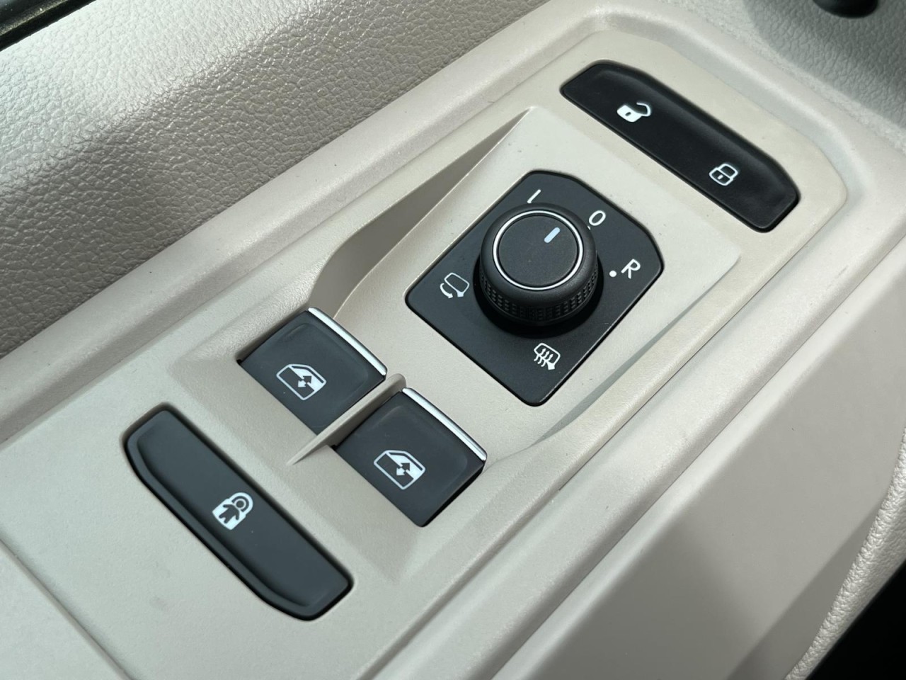 Multivan T7 Life KÜ 2,0 TDI DSG (Matrix+Navi+Standhzg.)
