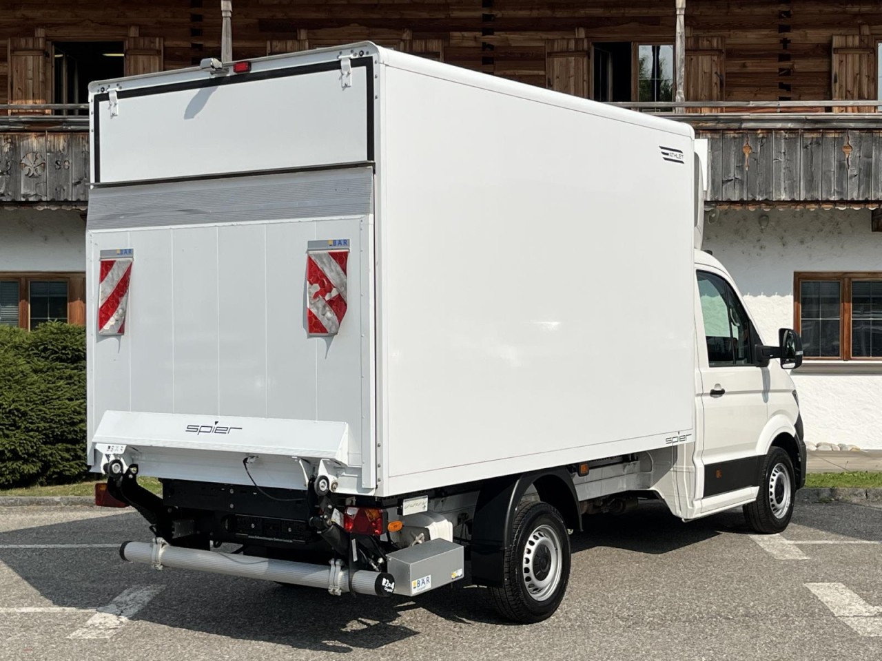 Crafter 35 EK MR Kofferaufbau Spier LBW 2,0 TDI (RearView)