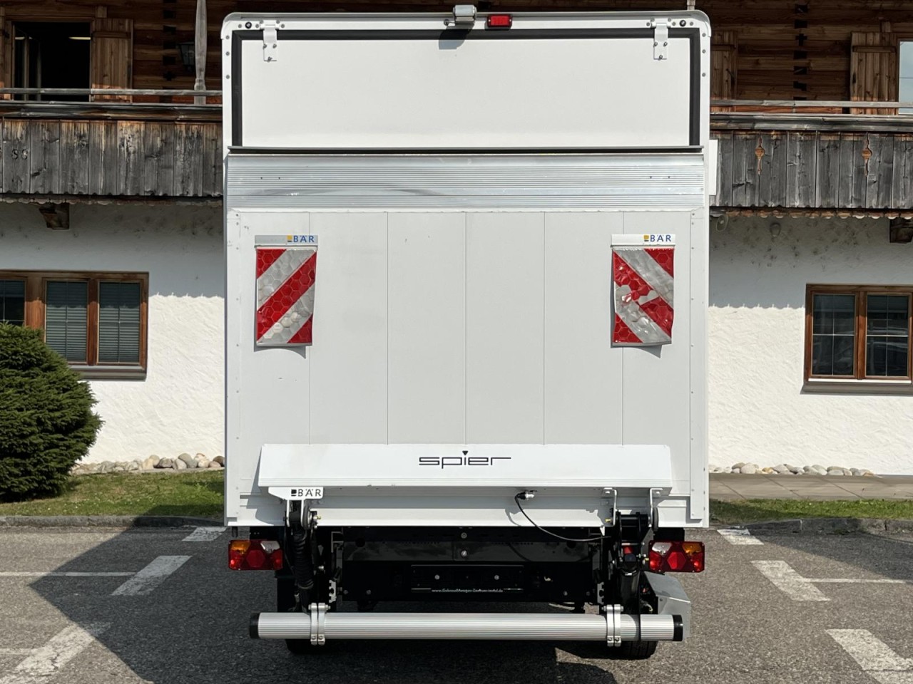 Crafter 35 EK MR Kofferaufbau Spier LBW 2,0 TDI (RearView)