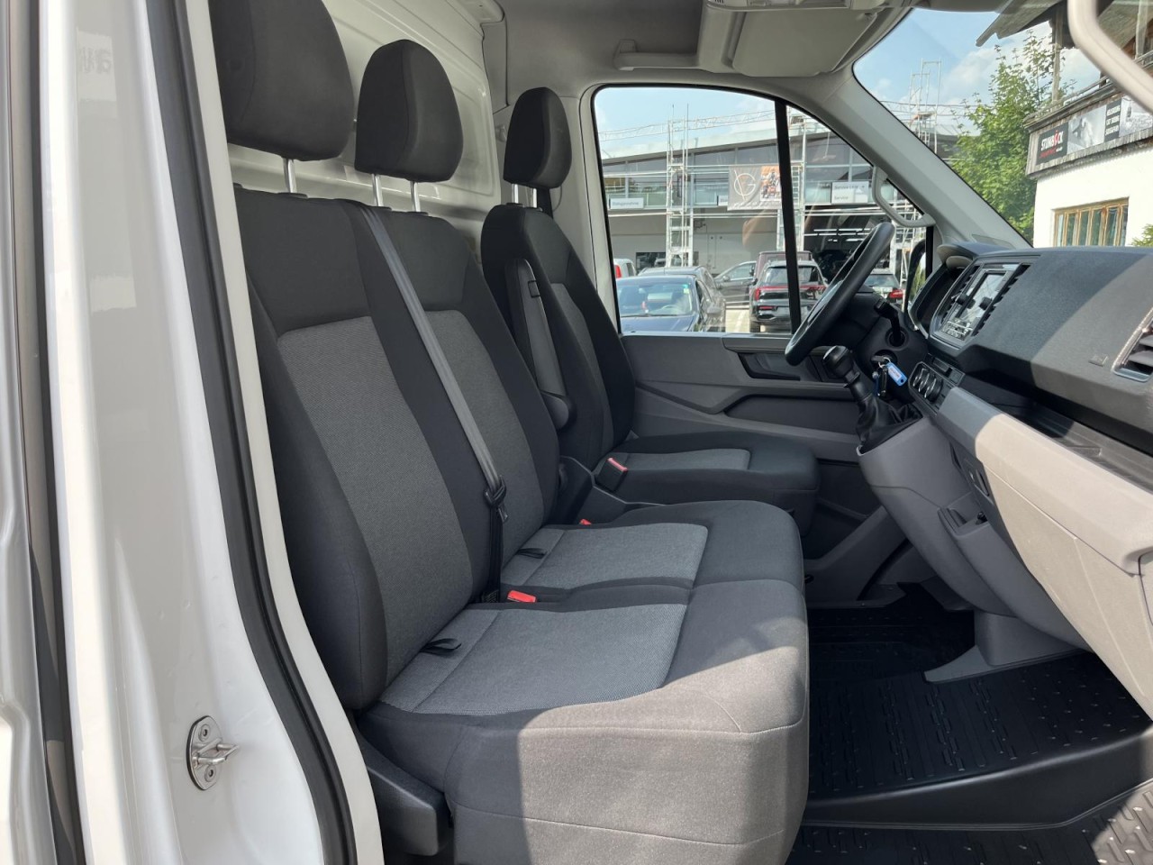 Crafter 35 EK MR Kofferaufbau Spier LBW 2,0 TDI (RearView)