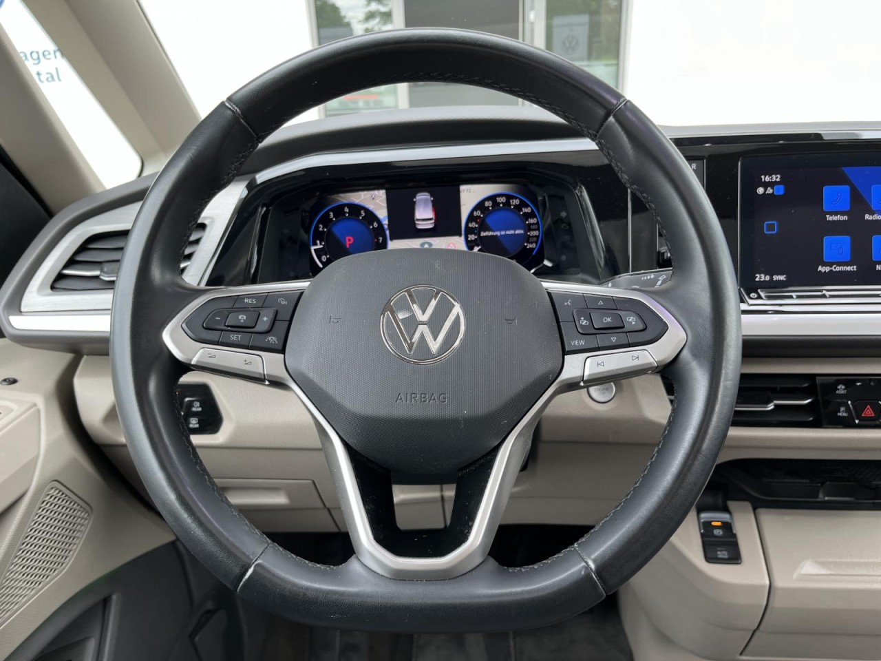 Multivan T7 2,0 TSI DSG Life KÜ (IQ.Light+Sitzhzg.+Pano)