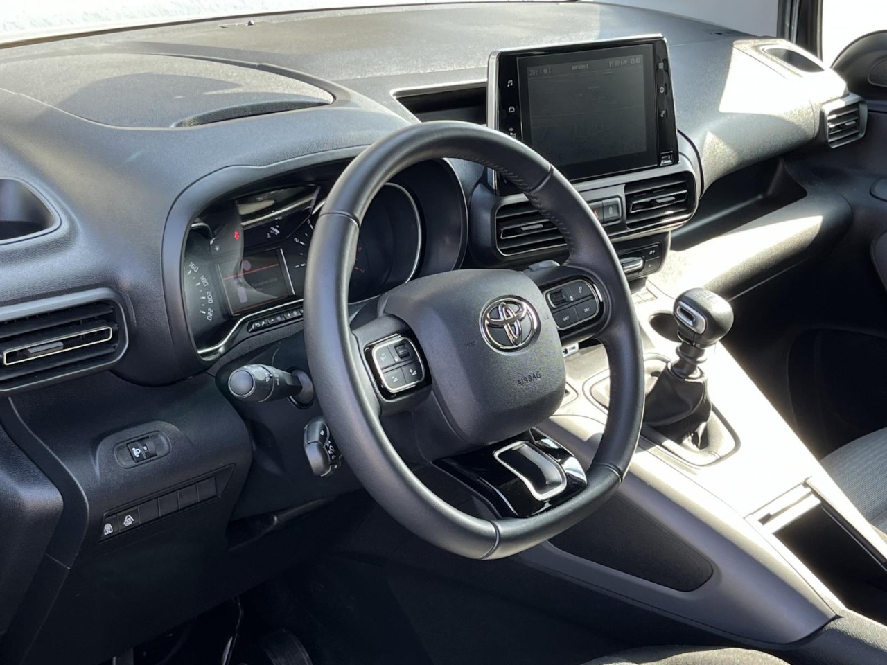 Proace City Verso L1 1,5D-4D (Navi+Rückfahrkamera)