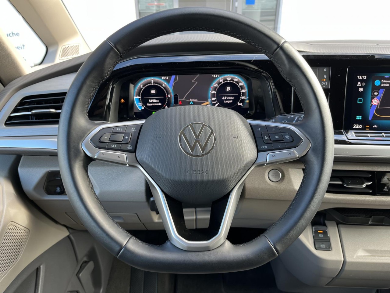 Multivan T7 Life 2,0 TDI DSG KÜ (LED+AHK+Navi)