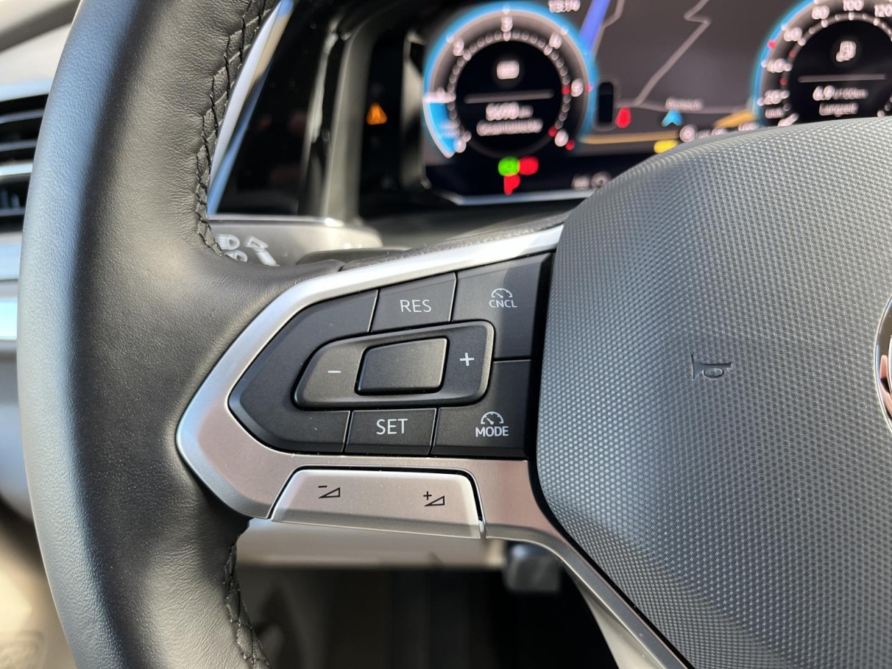 Multivan T7 Life 2,0 TDI DSG KÜ (LED+AHK+Navi)