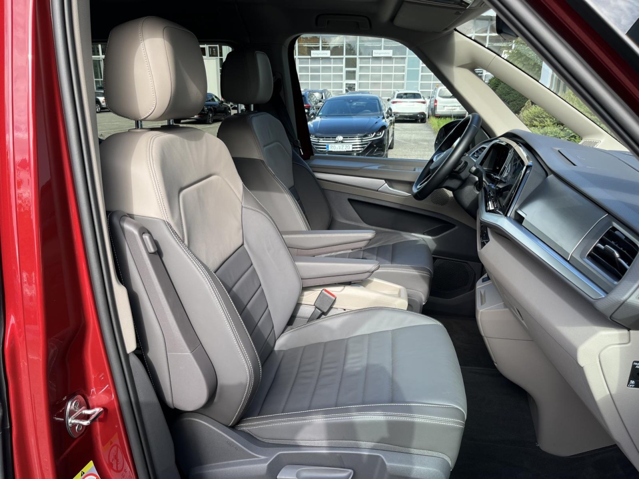 Multivan T7 Life 2,0 TDI DSG KÜ (LED+AHK+Navi)