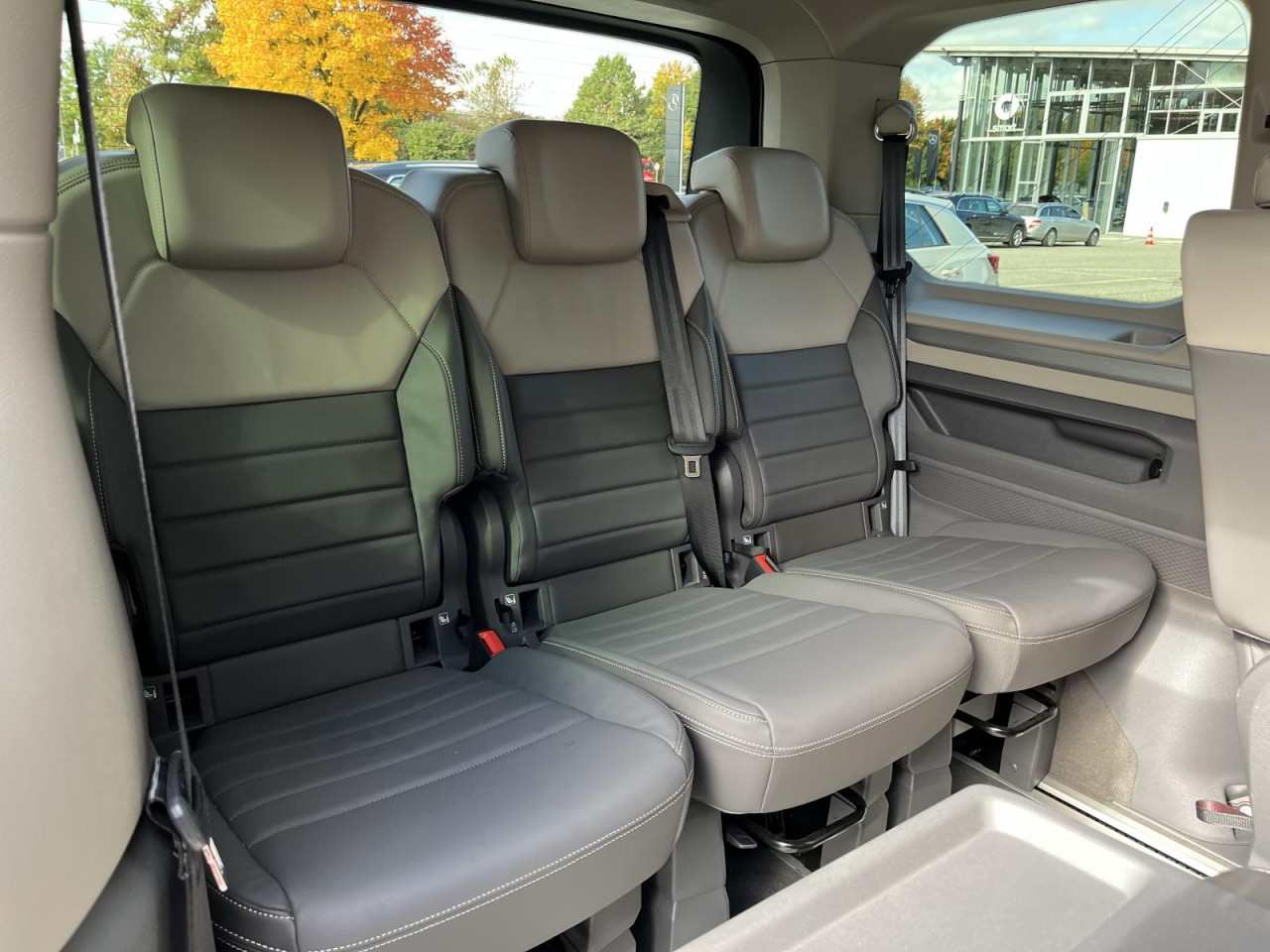 Multivan T7 Life 2,0 TDI DSG KÜ (LED+AHK+Navi)