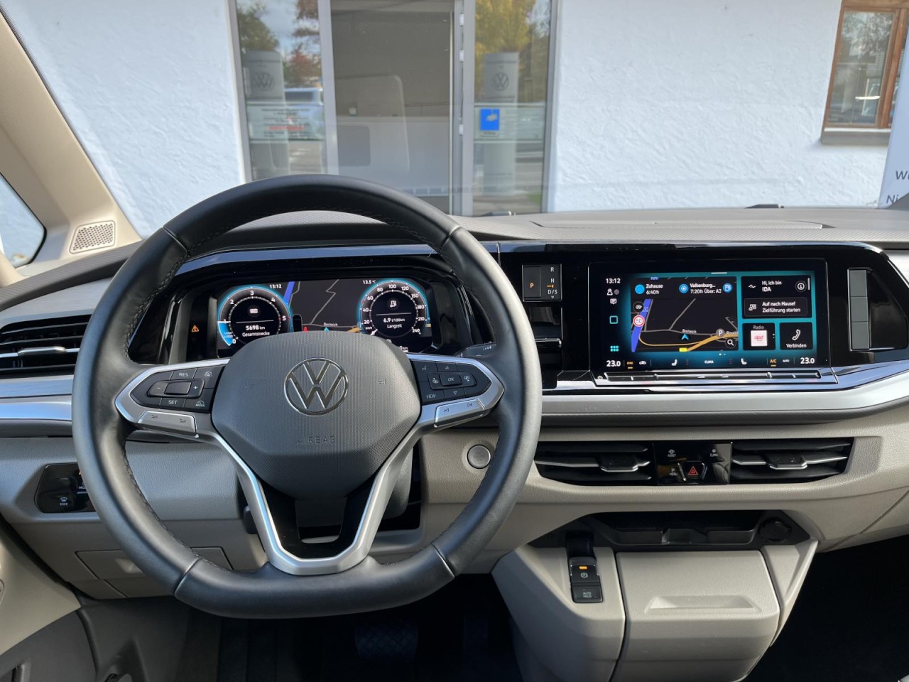 Multivan T7 Life 2,0 TDI DSG KÜ (LED+AHK+Navi)