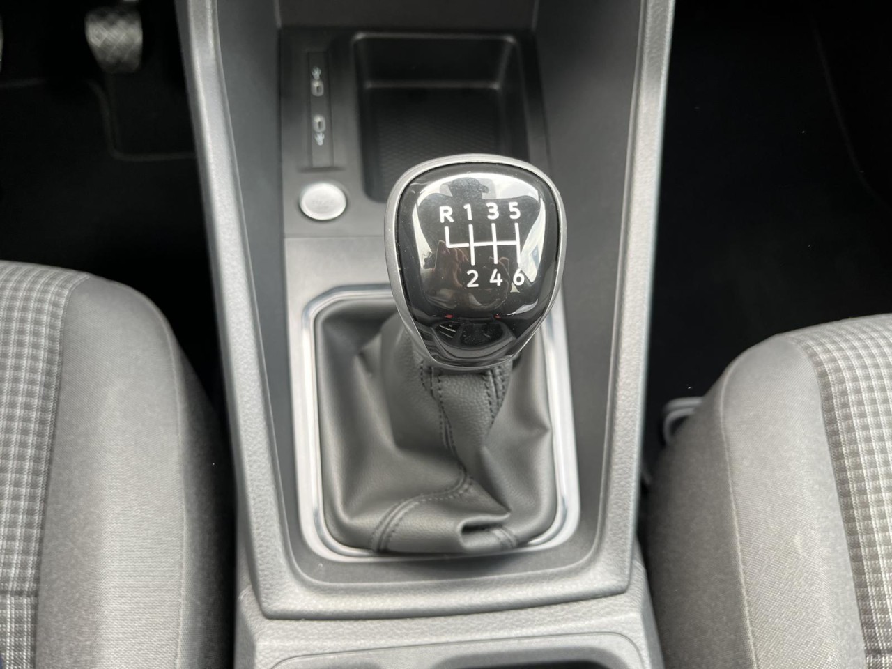 Caddy Kombi KR 2,0 TDI (Navi+RearView+Sitzhzg.)