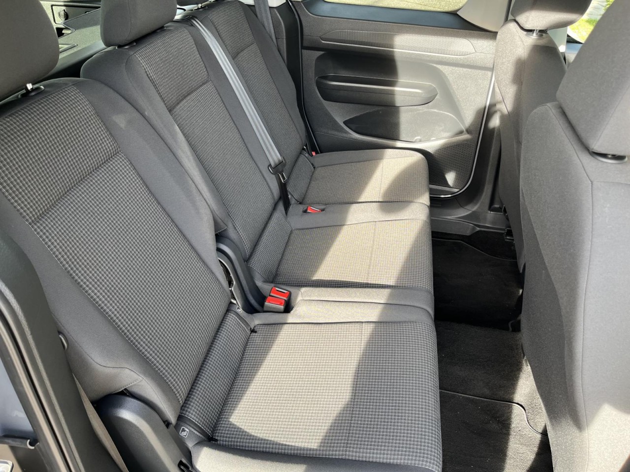 Caddy Kombi 2,0 TDI (Navi+RearView+Sitzhzg.)