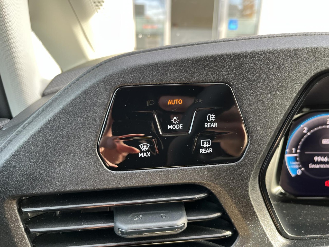 Caddy Kombi 2,0 TDI (Navi+RearView+Sitzhzg.)